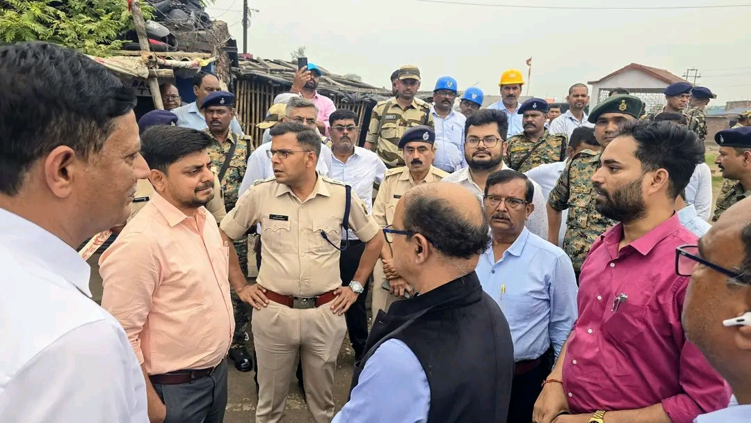 केंदुआडीह में डेंजर अलर्ट: उपायुक्त-एसएसपी का दौरा, लोगों से तुरंत बेलगड़िया शिफ्ट होने की अपील