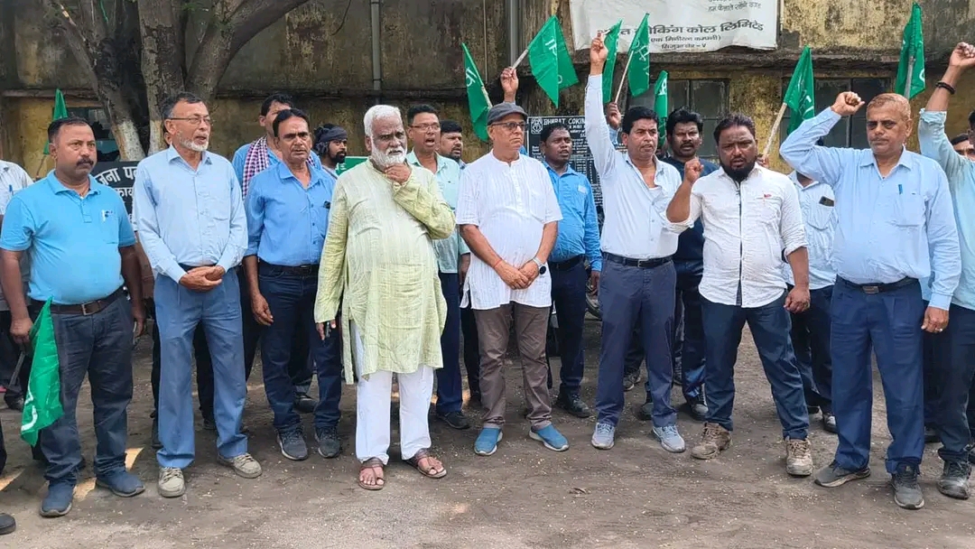 तेतुलमारी कोलियरी में सिमेवा का प्रदर्शन, मैन पावर बजट पर उठे सवाल