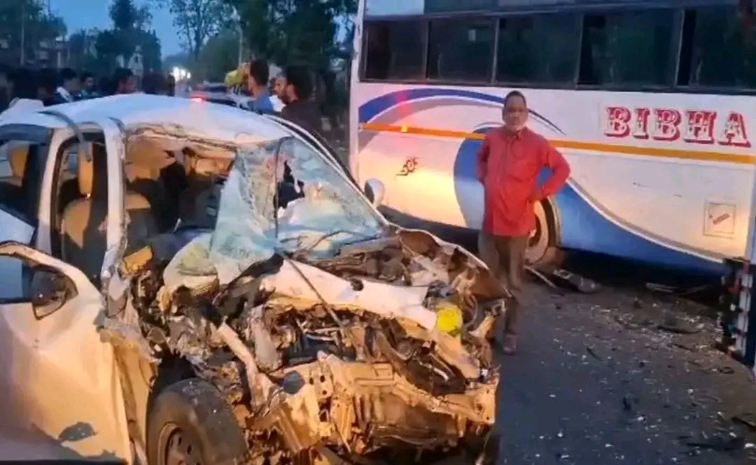 गिरिडीह में भीषण सड़क हादसा: कार-बेस टक्कर में 2 की मौत, 5 घायल