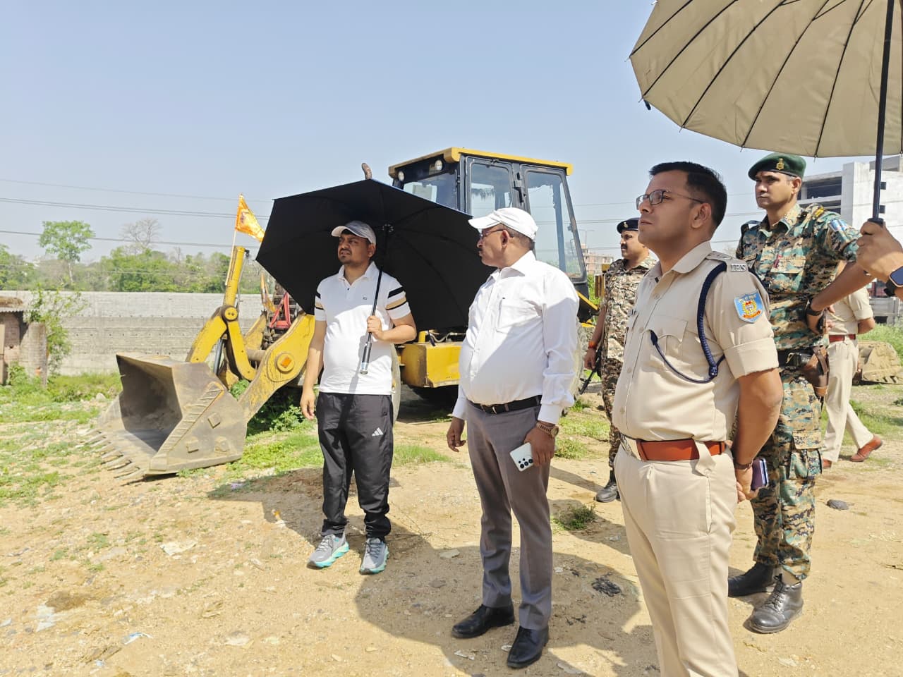 धनबाद में सरकारी जमीनों का औचक निरीक्षण, अतिक्रमण हटाने के सख्त निर्देश