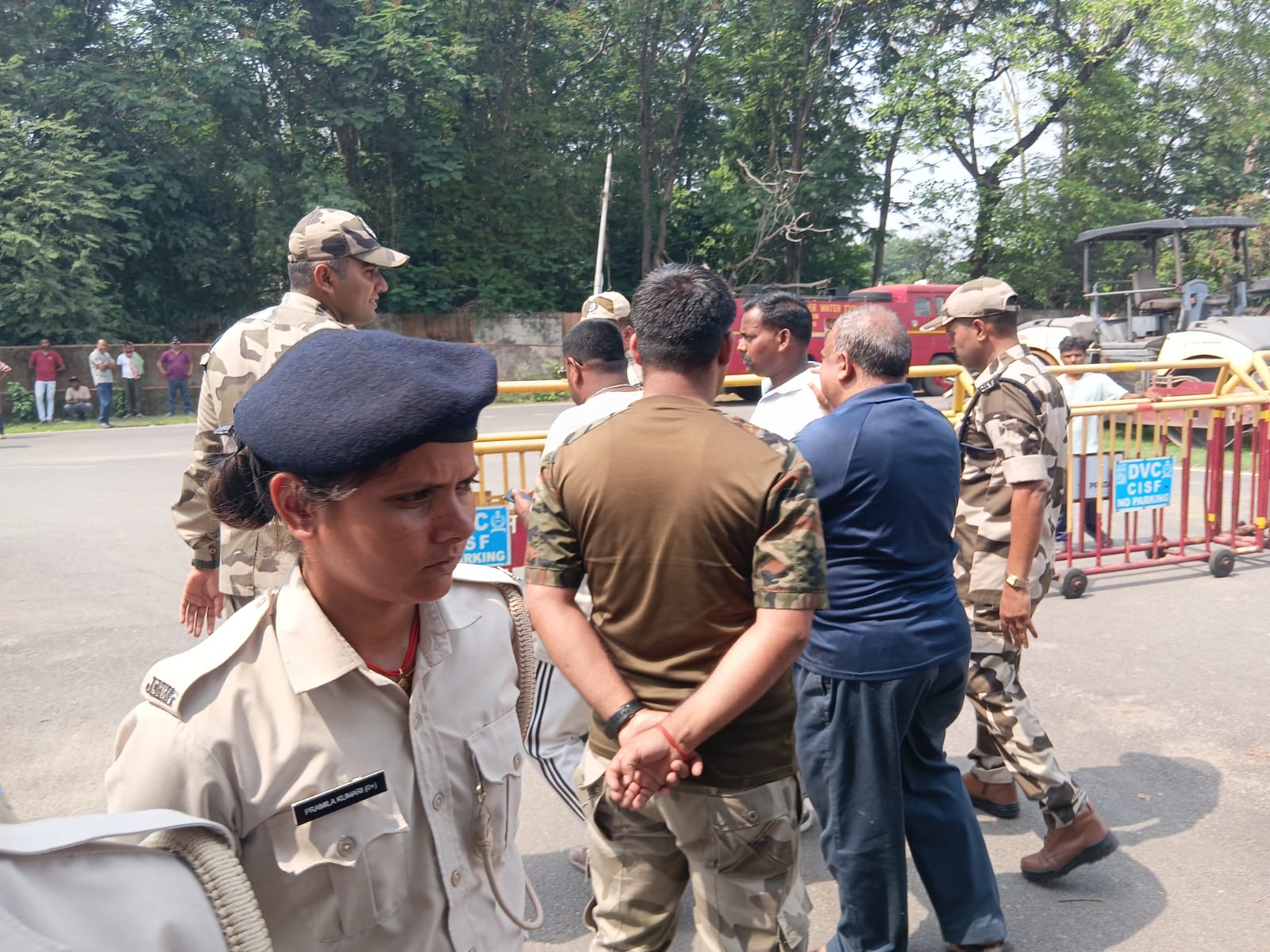 माइथन में मुफ्त बिजली की मांग पर प्रदर्शन: स्मार्ट मीटर को लेकर ग्रामीणों का विरोध तेज