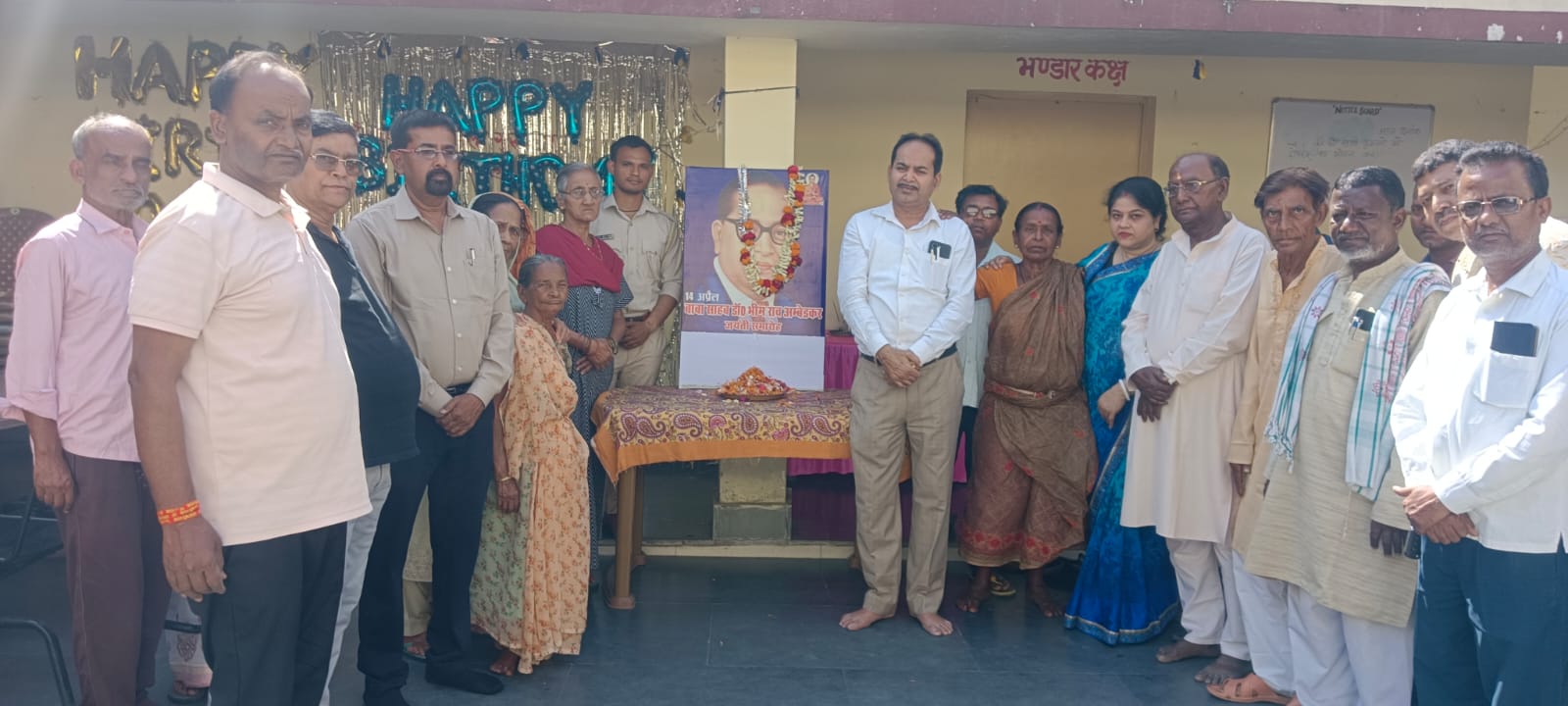 धनबाद के ओल्ड एज होम में अंबेडकर जयंती और आशा सिन्हा की पुण्यतिथि पर सेवा कार्यक्रम आयोजित