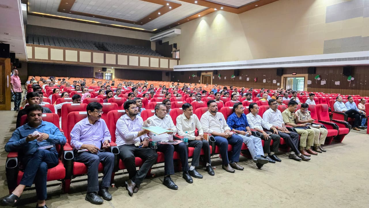 धनबाद में JSSC परीक्षा को लेकर सख्ती: मोबाइल-ब्लूटूथ बैन, कदाचार पर FIR होगी