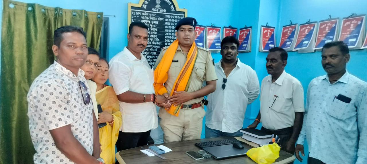 पंचेत ओपी में नवपदस्थ प्रभारी का भव्य स्वागत, भाजपा कार्यकर्ताओं ने दी शुभकामनाएं