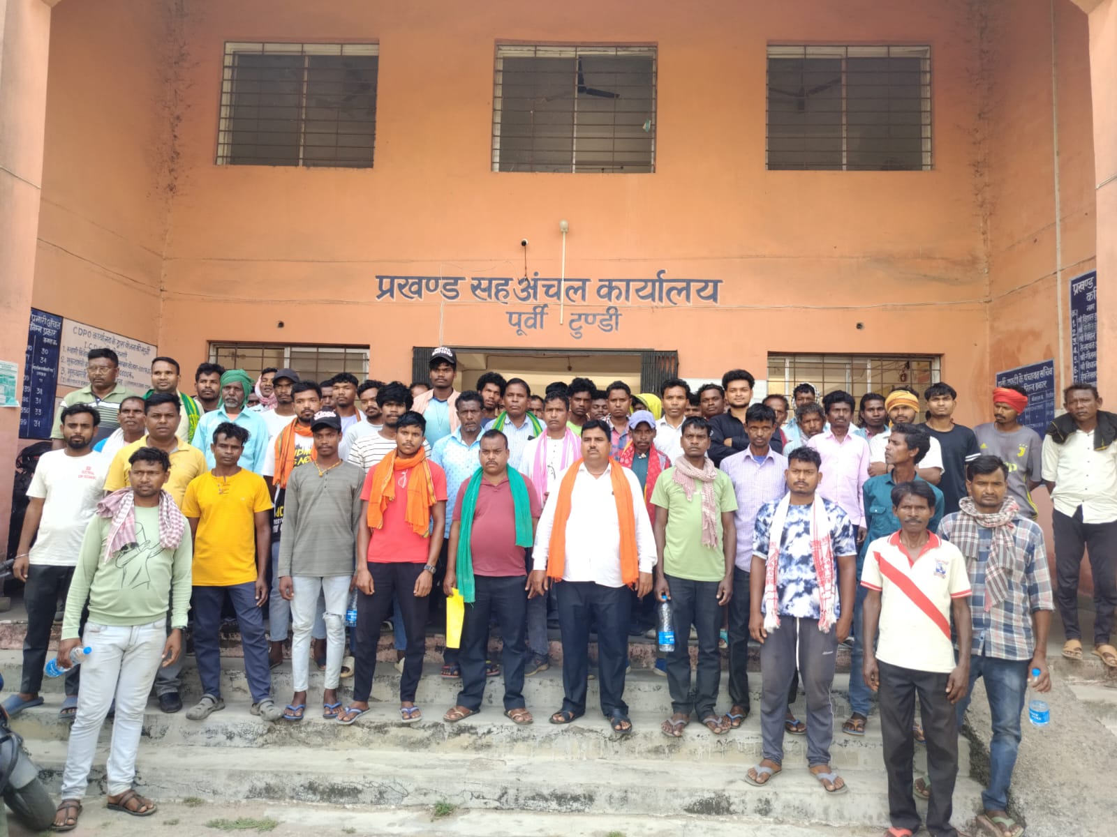 पूर्वी_टुंडी श्मशान भूमि विवाद: दो पक्ष आमने-सामने, अब सरकारी नापी से होगा फैसला