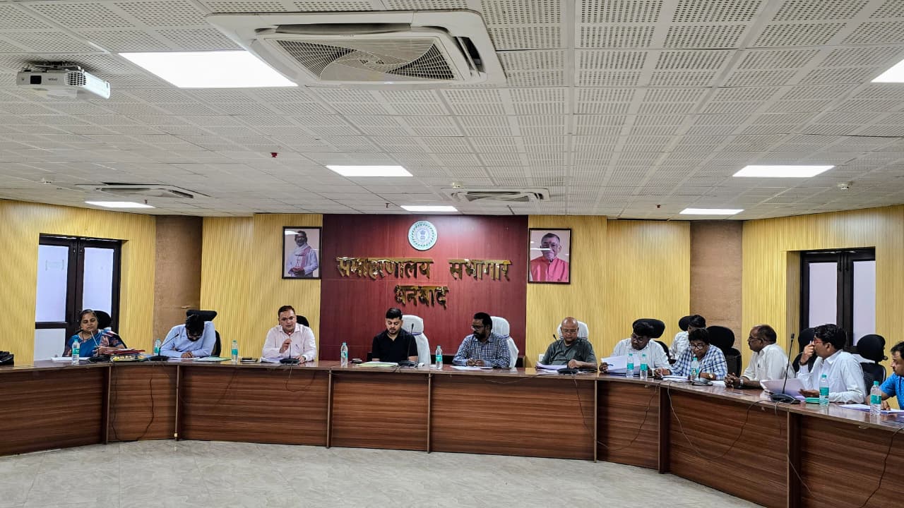 योग्य बालिकाओं का करें नामांकन, एक सप्ताह में भरें रिक्त सीटें: उपायुक्त आदित्य रंजन