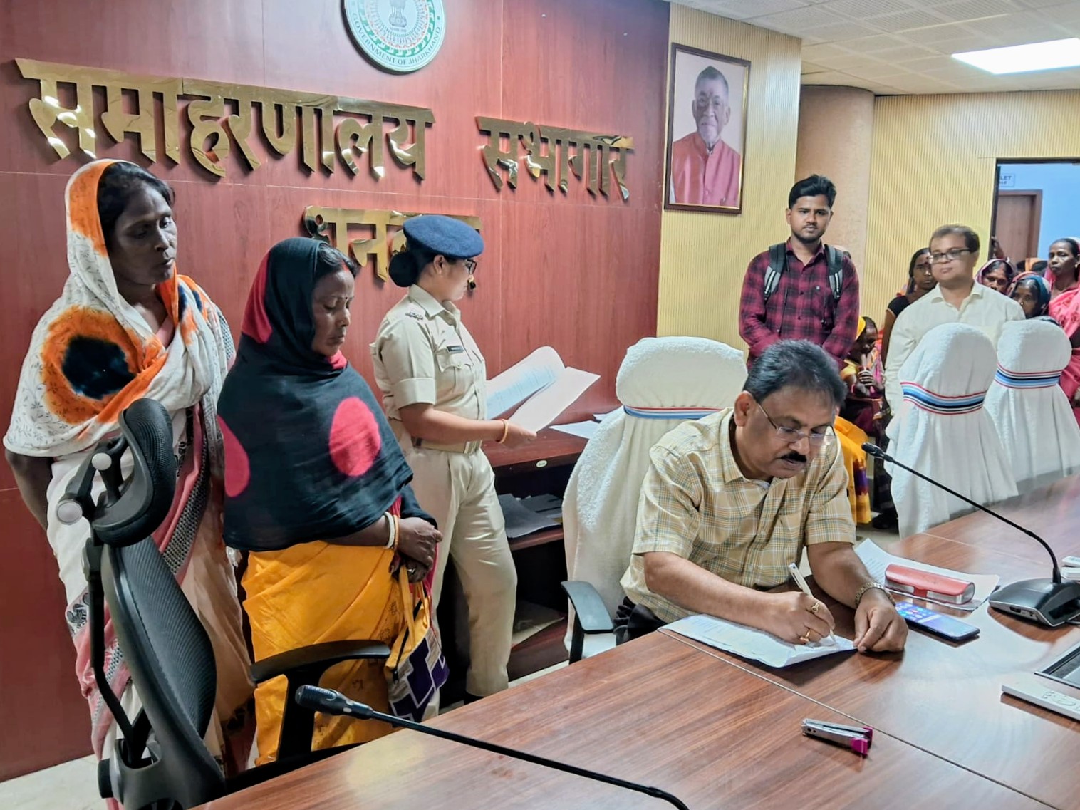 जनता दरबार में सुनी गई आमजनों की समस्याएं, त्वरित समाधान का आश्वासन