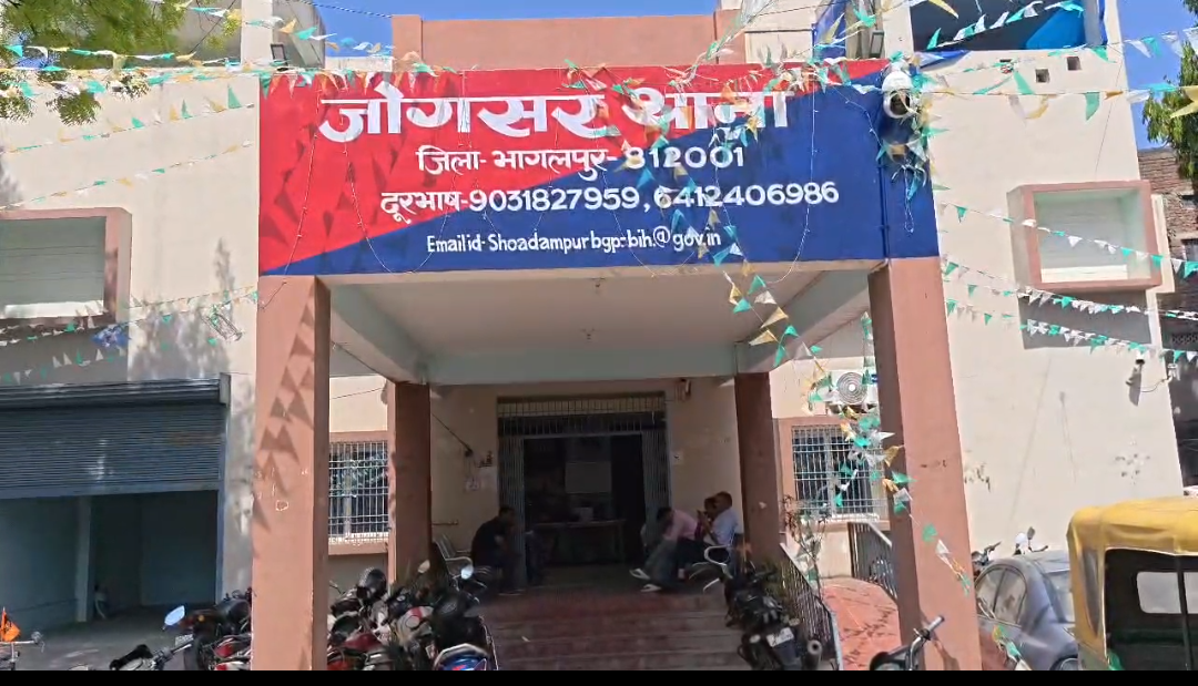 Bhagalpur में अपराध नियंत्रण को लेकर पुलिस ने बड़ी कार्रवाई करते हुए एक युवक को अवैध हथियार के साथ गिरफ्तार किया है।
