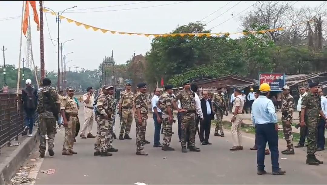 केंदुआडीह भू-धंसान: गैस रिसाव से बढ़ा खतरा, प्रशासन अलर्ट—बेलगड़िया शिफ्ट होने की अपील