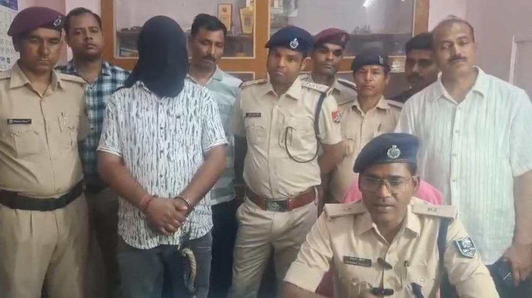 भागलपुर स्टेशन पर बड़ी कार्रवाई: इंटरसिटी ट्रेन से युवक गिरफ्तार, दोनाली बंदूक व फर्जी लाइसेंस बरामद
