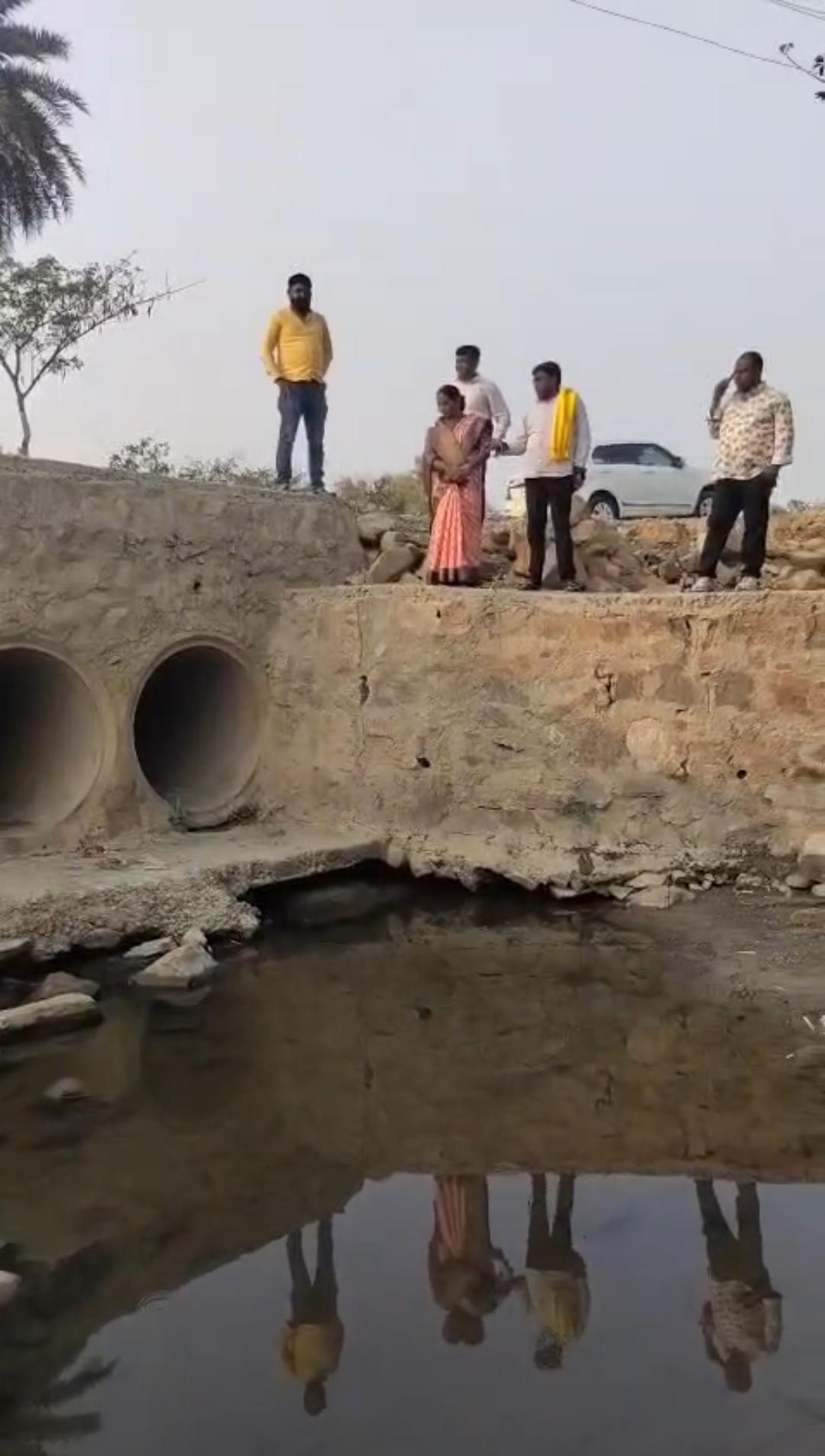 dhanbad कतरी नदी पर अवैध पुल और क्रेशर को लेकर बवाल, ध्वस्तीकरण की मांग तेज