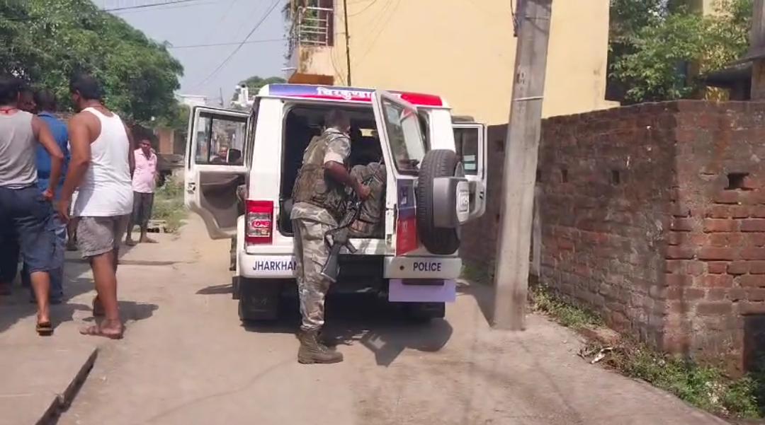 चिरकुंडा : मछली कारोबारी के घर पर ताबड़तोड़ फायरिंग, इलाके में दहशत