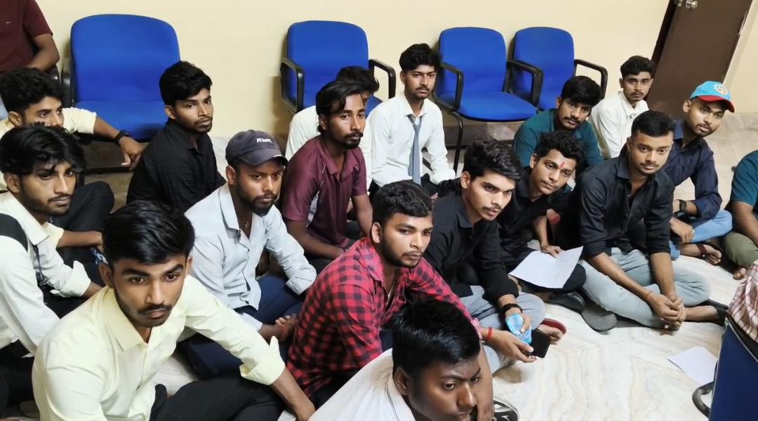 भागलपुर : जर्जर छात्रावास को लेकर मारवाड़ी महाविद्यालय में छात्रों का प्रदर्शन, 3 दिन का अल्टीमेटम 🚨🎓