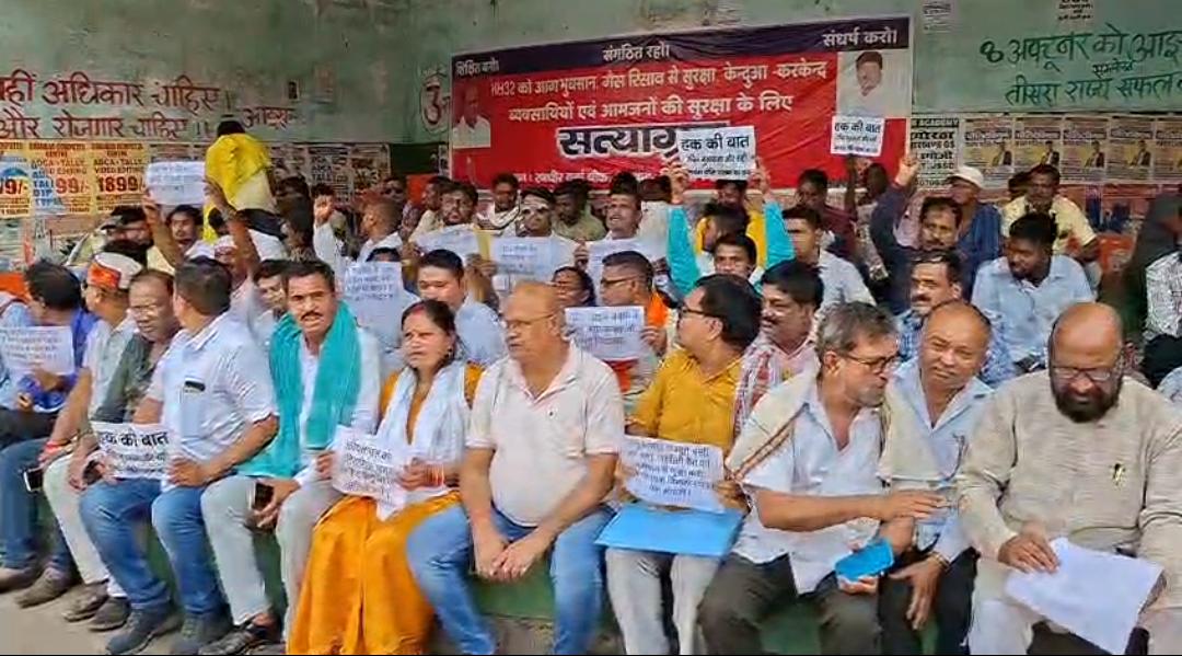 केंदुआडीह गैस रिसाव पर फूटा जनाक्रोश, रणधीर वर्मा चौक पर सत्याग्रह; कार्रवाई नहीं हुई तो आंदोलन तेज करने की चेतावनी