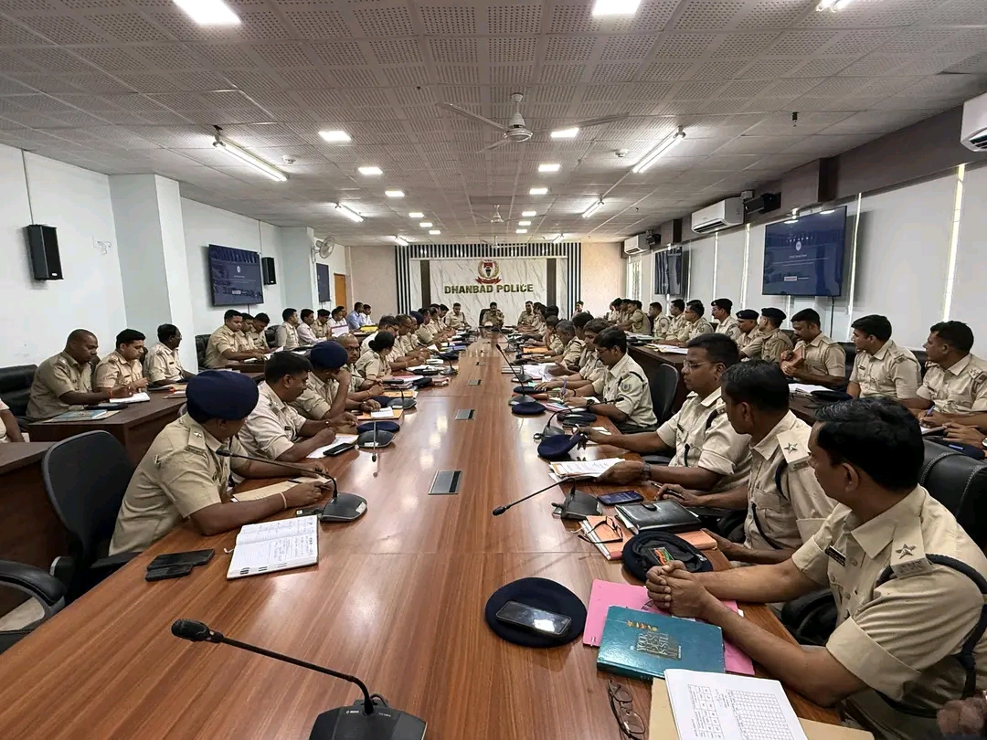 धनबाद में IG का सख्त संदेश: अपराध पर ‘जीरो टॉलरेंस’, पुलिस अधिकारियों को कड़े निर्देश