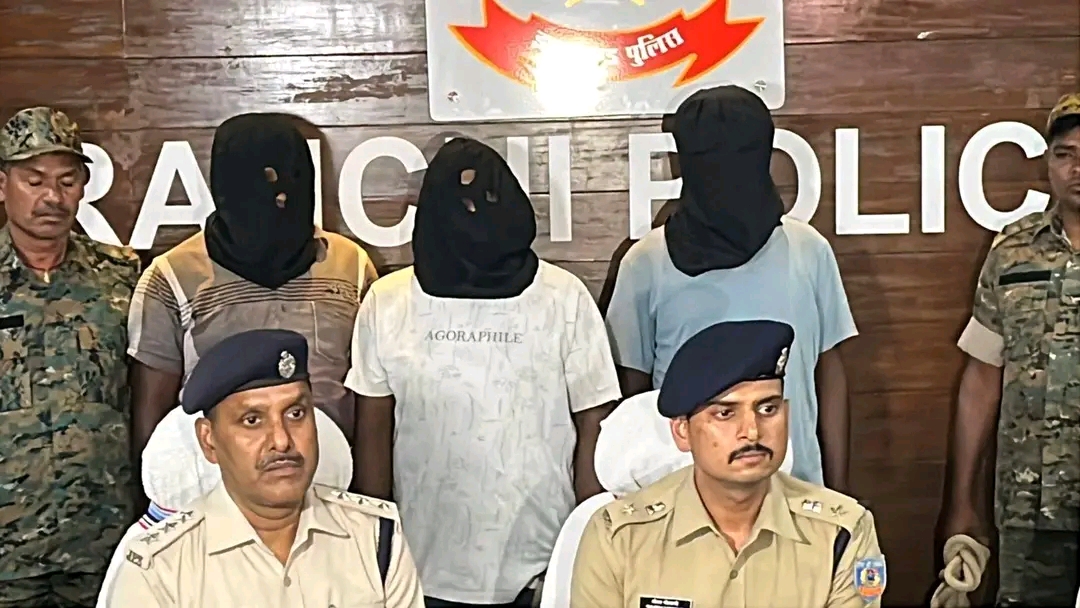 जमीन कब्जे के खेल का खुलासा, दहशत फैलाने के लिए की गई हवाई फायरिंग — तीन गिरफ्तार