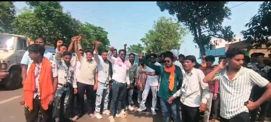 धनबाद में ढुल्लू महतो की आभार पदयात्रा, आमझर पंचायत का बड़ा शक्ति प्रदर्शन