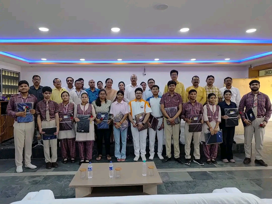 DAV कोयलानगर के छात्रों का शानदार प्रदर्शन, अमृतोजीत और सुधांशु बने जिला टॉपर