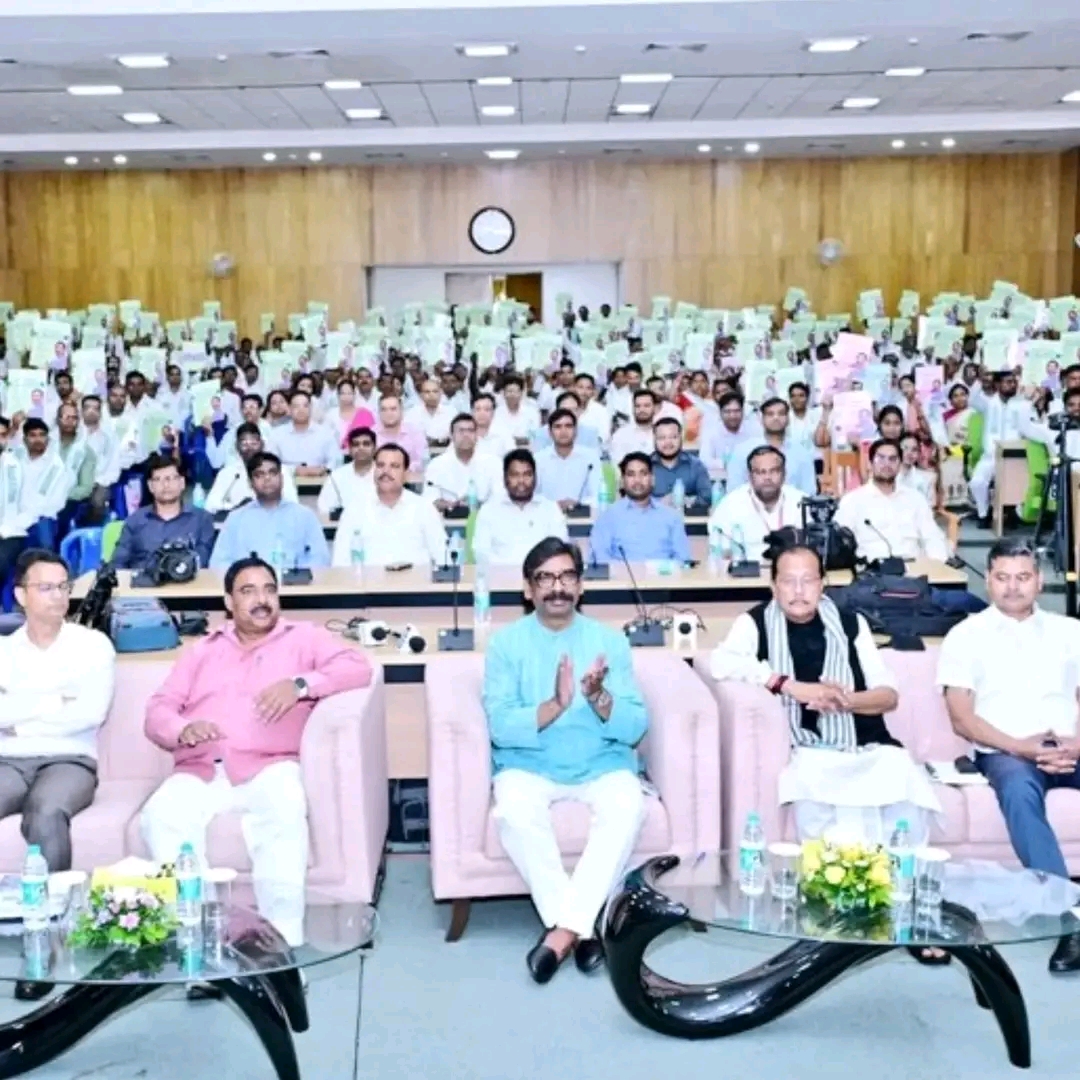 रांची में सहायक आचार्यों को मिला नियुक्ति पत्र, प्रोजेक्ट भवन में हुआ समारोह