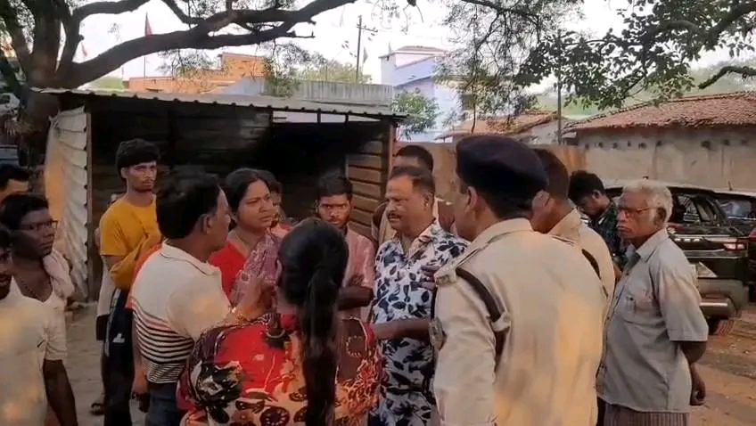 बांसजोड़ा में आजसू और राम रहीम सेना समर्थकों के बीच खूनी संघर्ष, फायरिंग और तोड़फोड़ से इलाके में तनाव