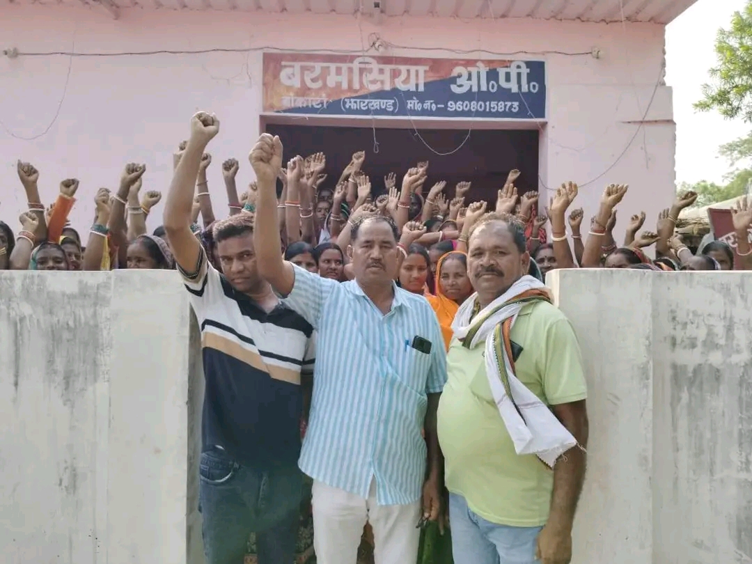 चंदनकियारी में अवैध शराब के खिलाफ महिलाओं का प्रदर्शन, बरमसिया ओपी का घेराव