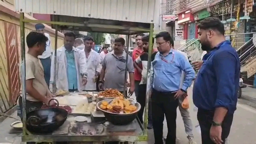 dhanbad धनबाद में फूड सेफ्टी ऑन व्हील का अभियान शुरू, स्ट्रीट फूड की जांच तेज