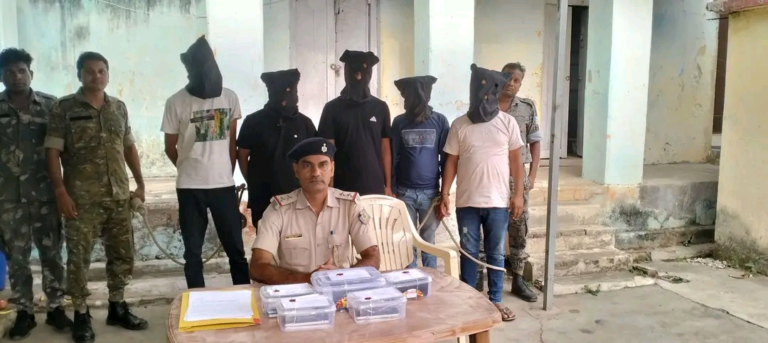 देवघर में फर्जी कस्टमर केयर बन साइबर ठगी करने वाला गिरोह गिरफ्तार, पांच आरोपी पकड़े गए