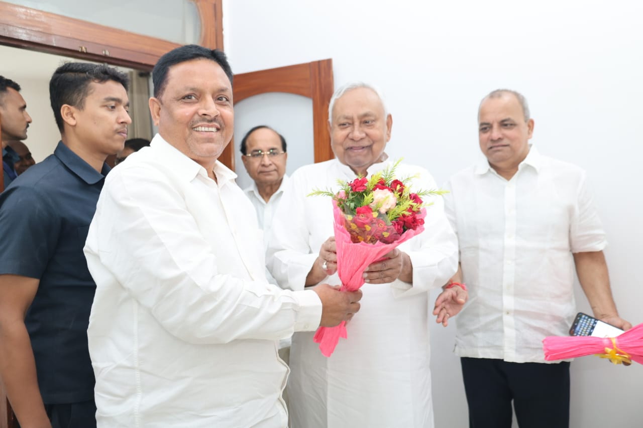 झारखंड में जदयू संगठन को मजबूत करने पर चर्चा, नीतीश कुमार ने खीरु महतो की सराहना की