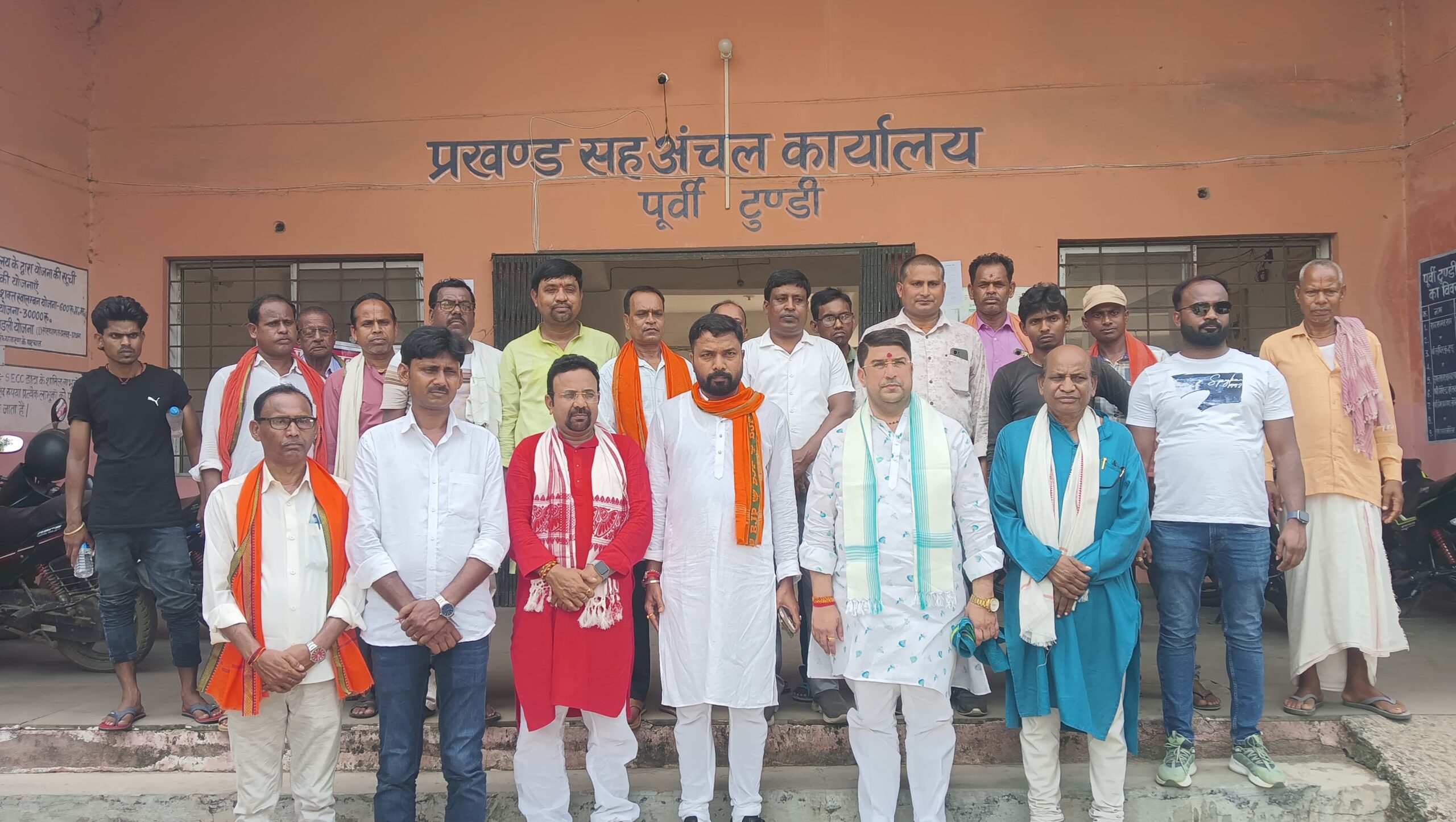 हेमंत सरकार पर भाजपा का हमला, पूर्वी टुंडी में विकास महतो का धरना-प्रदर्शन