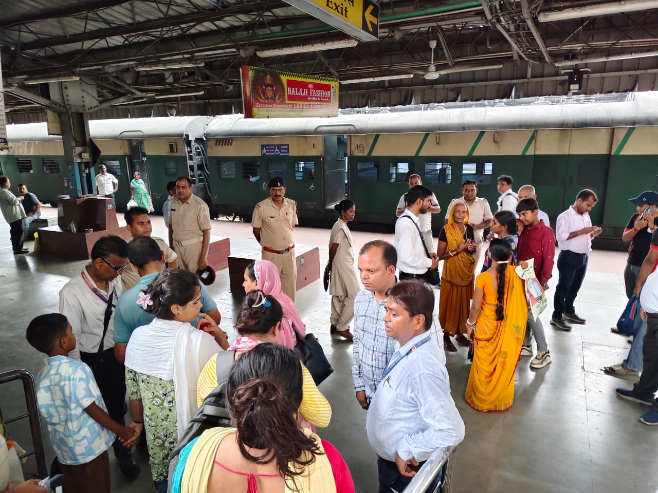 बिना टिकट यात्रा करने वालों पर रेलवे की बड़ी कार्रवाई, 61 हजार से अधिक जुर्माना वसूला गया
