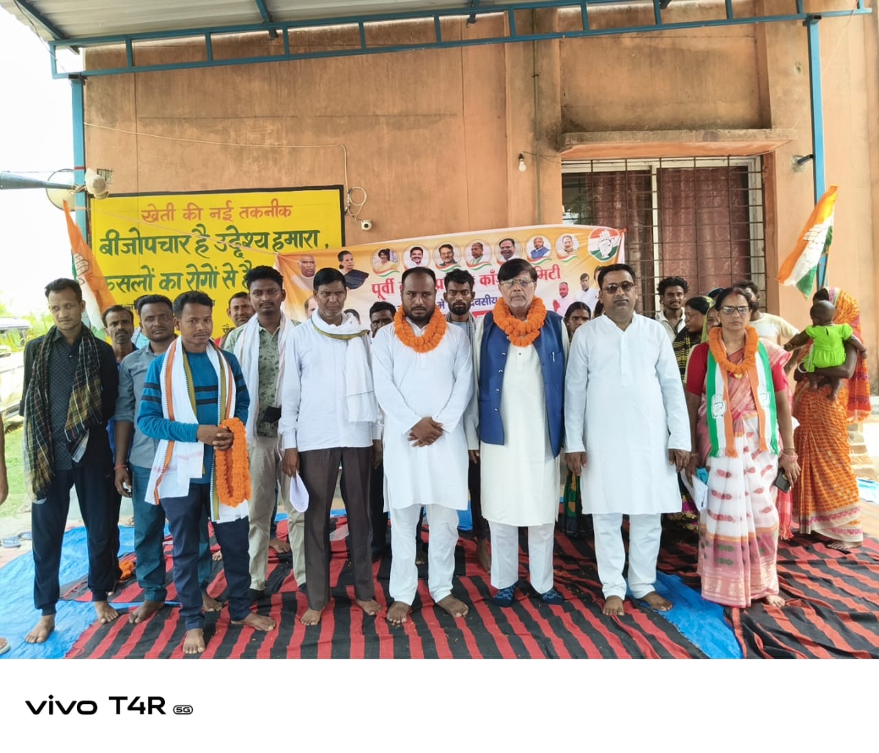 पूर्वी टुंडी प्रखंड कार्यालय पर कांग्रेस का हल्ला बोल, 15 सूत्री मांगों को लेकर दिया धरना