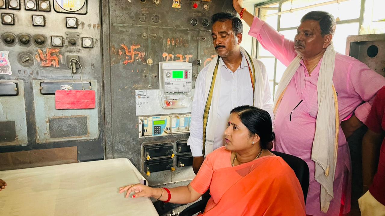 dhanbad जनसमस्याओं को लेकर एक्शन मोड में विधायक रागिनी सिंह, बिजली-पानी संकट पर खुद संभाला मोर्चा