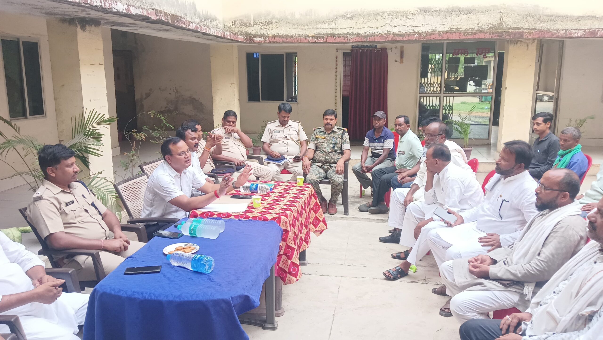 टुंडी थाना परिसर में शांति समिति की बैठक, सौहार्दपूर्ण माहौल में बकरीद मनाने की अपील