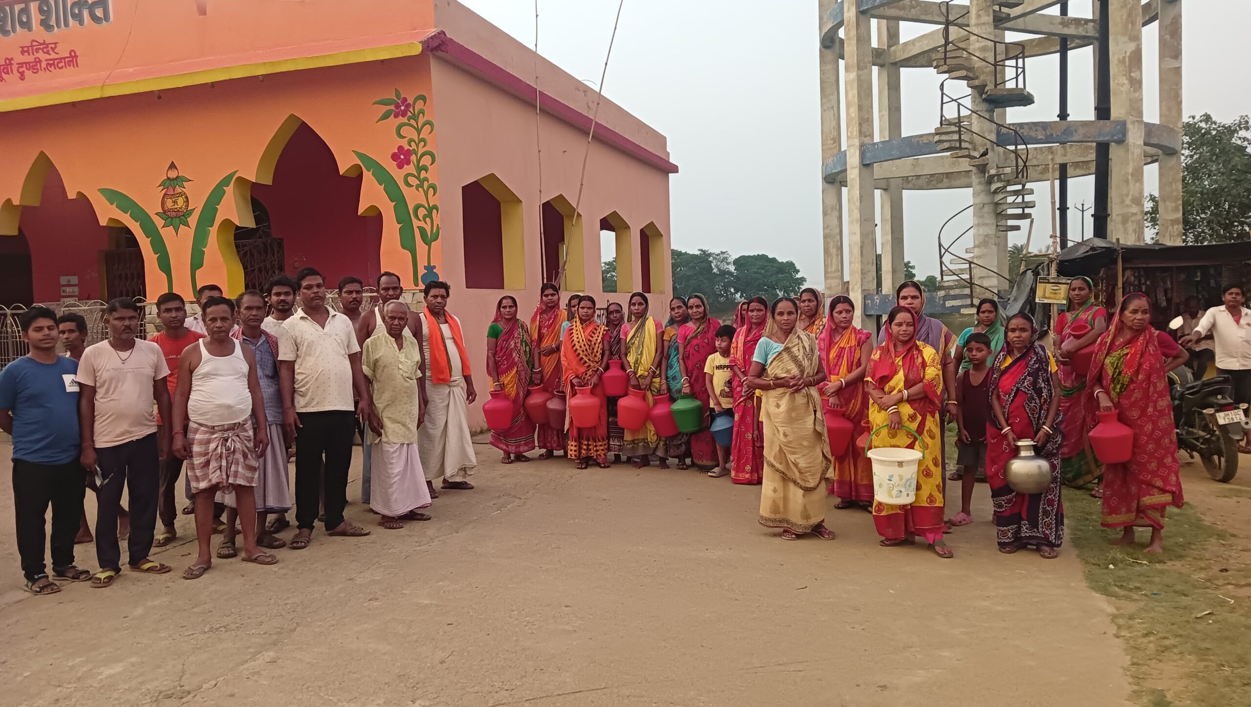 पूर्वी टुंडी में ‘हर घर नल का जल’ योजना फेल, बूंद-बूंद पानी को तरस रहे ग्रामीण