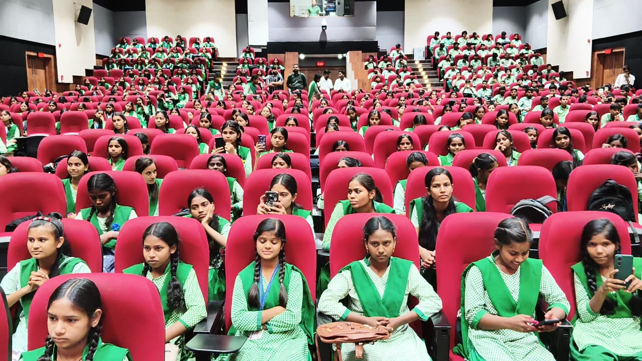 BCCL और IIT (ISM) की STEM कार्यशाला, 500 से अधिक छात्रों को मिला विज्ञान और नवाचार का ज्ञान
