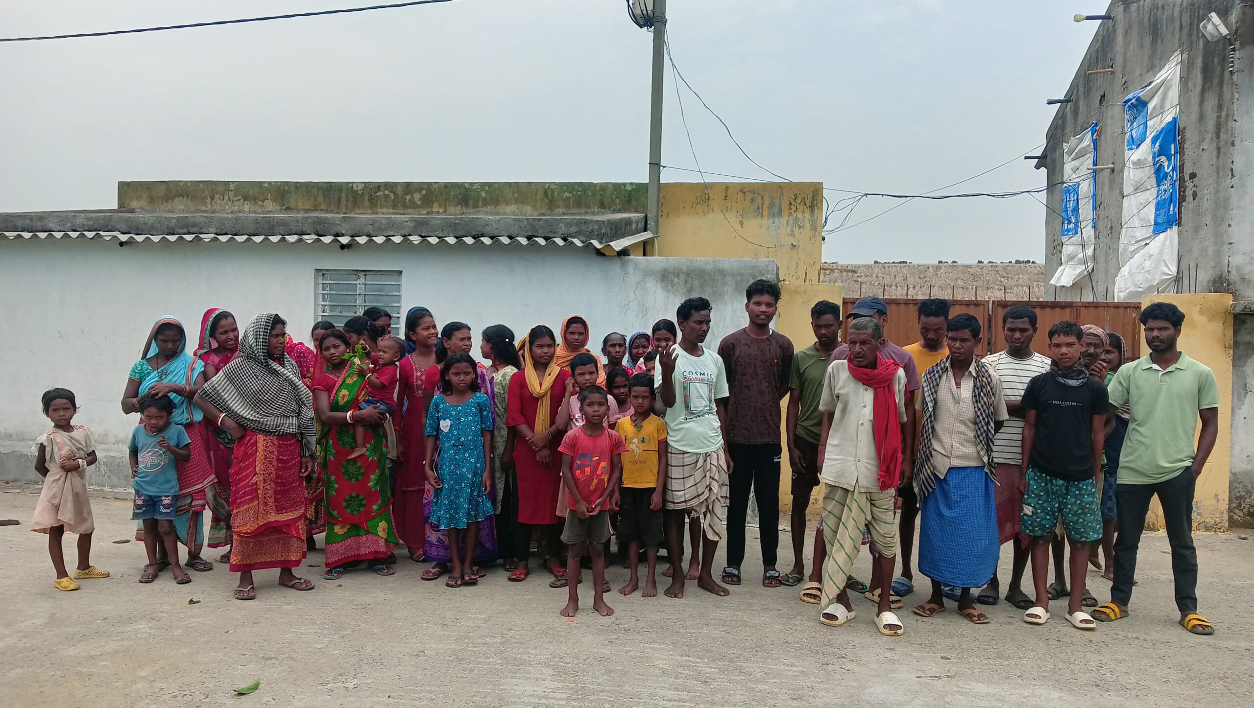 पूर्वी टुंडी में पोल्ट्री फार्म के खिलाफ ग्रामीणों का फूटा गुस्सा, एक महीने में बंद करने का अल्टीमेटम