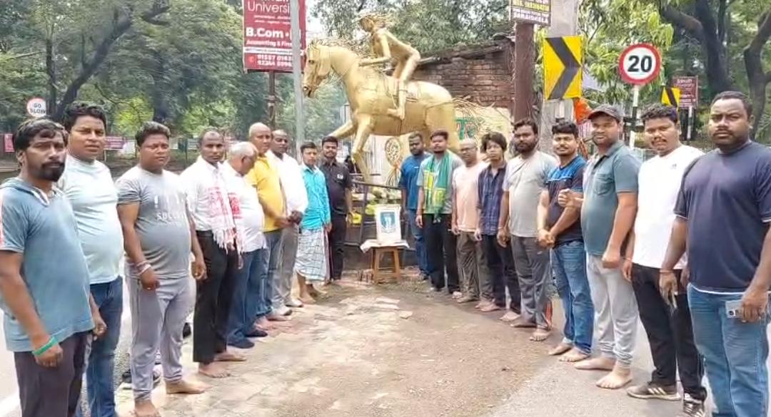 धनबाद में रघुनाथ मुर्मू की 122वीं जयंती मनाई गई, आदिवासी समाज ने दी श्रद्धांजलि