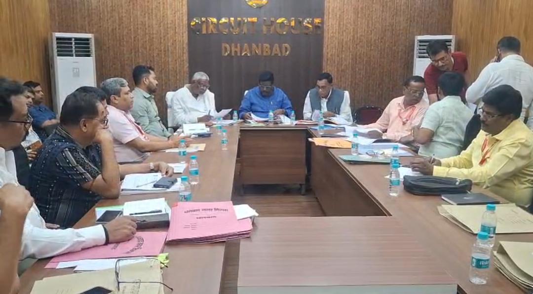 धनबाद में विधायक हेमलाल मुर्मू का बड़ा बयान, बंगाल चुनाव पर उठाए सवाल; BJP ने दिया जवाब