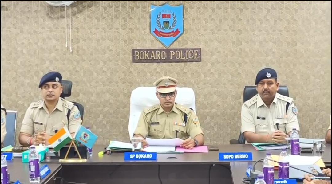 बोकारो पुलिस एक्शन मोड में, अपराध नियंत्रण को लेकर एसपी ने की मासिक समीक्षा बैठक