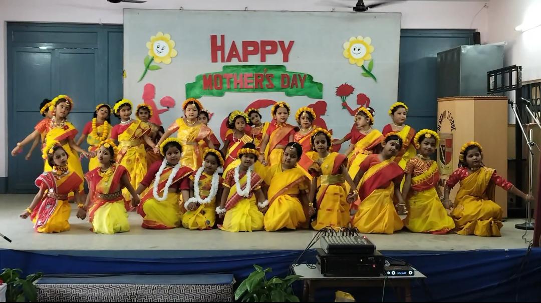 डी नोबिली स्कूल मैथन में धूमधाम से मनाया गया मातृ दिवस