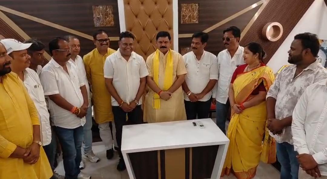 dhanbad सिंह मेंशन पहुंचे केंद्रीय कोयला एवं खान राज्य मंत्री, विकास और विस्थापन के मुद्दों पर हुई चर्चा