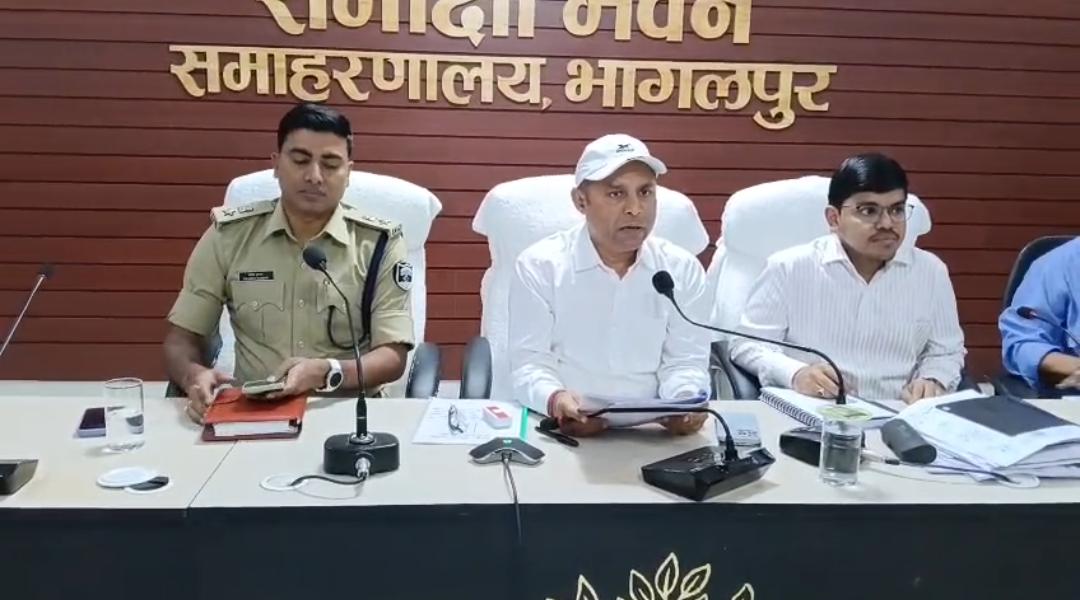 bhagalpur श्रावणी मेला की तैयारी तेज, डीएम-एसएसपी ने अधिकारियों संग की समीक्षा बैठक
