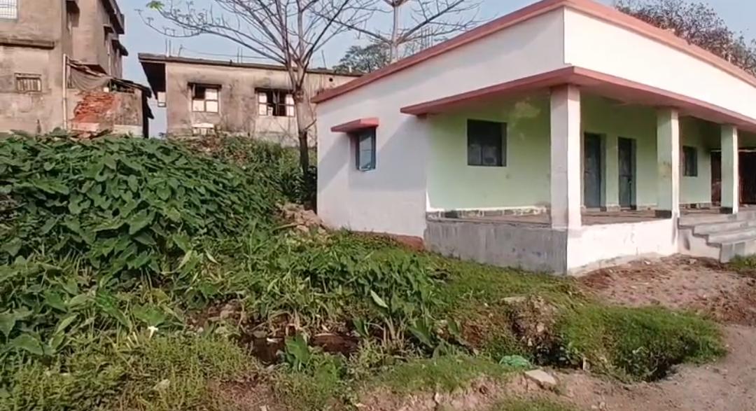 लाखों की लागत से बना चिरकुंडा का सामुदायिक भवन बंद, जनता को नहीं मिल रहा लाभ