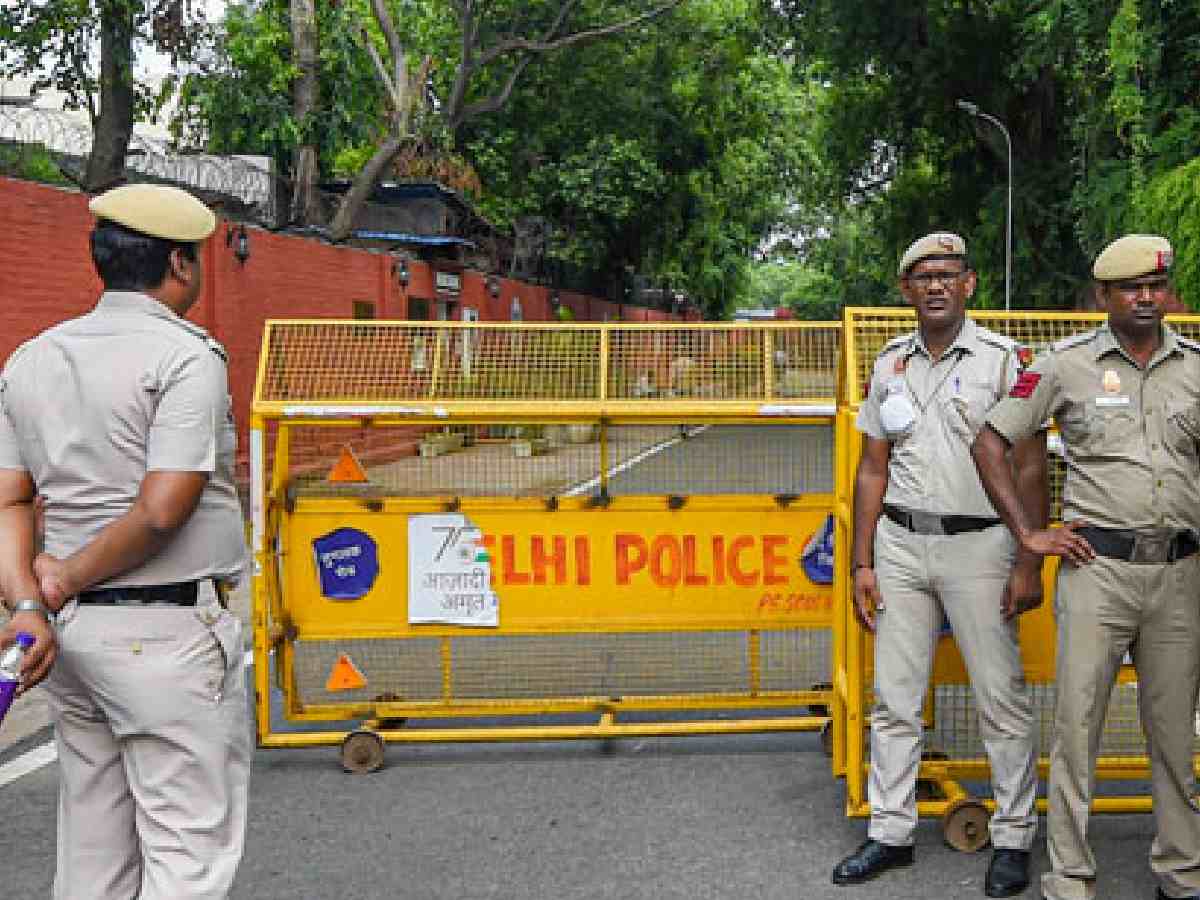 दिल्ली में चलती बस में महिला से गैंगरेप, ड्राइवर और कंडक्टर गिरफ्तार