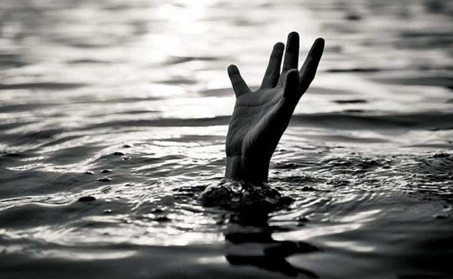 भागलपुर बरारी घाट पर गंगा में कूदे युवक का शव बरामद, 3 दिन बाद मिला शव