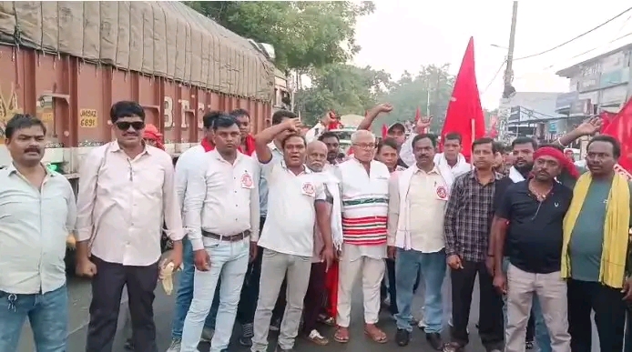 झरिया में मई दिवस पर निकली विशाल रैली, मजदूरों के अधिकारों को लेकर गरजे वामपंथी नेता