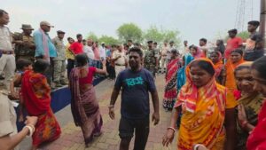अवैध खनन के विरोध में बहीयरडीह में बवाल, गोलीबारी-बमबाजी के आरोप से इलाके में तनाव