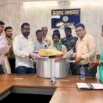 आदिवासी आस्था स्थलों के संरक्षण को बढ़ावा, विधायक चंद्रदेव महतो ने बांटी पूजन सामग्री