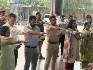 धनबाद :एसएसपी प्रभात कुमार ने दिलाई नशामुक्ति की शपथ, जागरूकता रथ को दिखाई हरी झंडी