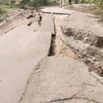 चापापुर OCP की ब्लास्टिंग से धंसी सड़क, ग्रामीणों ने खनन कार्य कराया बंद